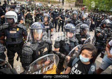 Atlanta, Georgia, USA. Mai 2020. Tausende Demonstranten marschierten durch die Straßen von Atlanta, um gegen die Polizeigewalt zu protestieren, nachdem zwei HBCU-Studenten von der Polizei angegriffen wurden. Der Protest wurde von Studenten des Atlanta University Center organisiert. Quelle: Steve Eberhardt/ZUMA Wire/Alamy Live News Stockfoto