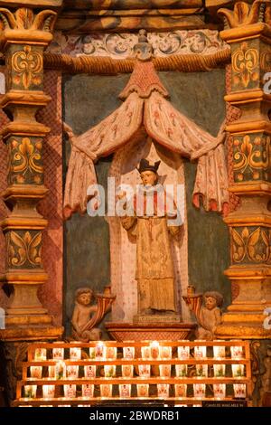 Innenraum der Kirche, Mission San Xavier del Bac, Tucson, Arizona, USA Stockfoto