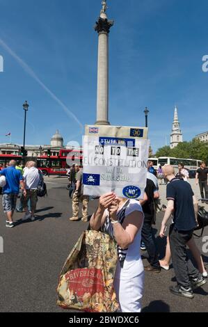 Ein Protestler gegen die Einwanderung auf einem marsch, der von einer Gruppe organisiert wurde, die sich "britische Bürger gegen muslimische Extremisten" nennt. Der Protest ist über die per Stockfoto