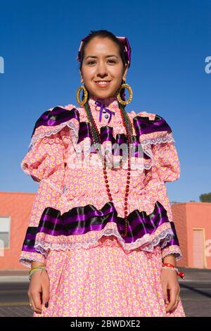 Folkloristische Tänzerin, Tucson Rodeo Parade, Tucson, Arizona, USA Stockfoto