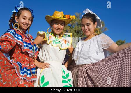 Folklorentänzer, Tucson Rodeo Parade, Tucson, Arizona, USA Stockfoto