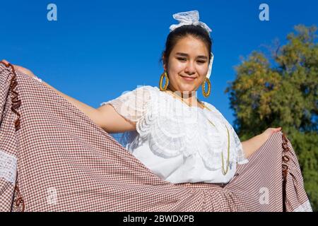 Folkloristische Tänzerin, Tucson Rodeo Parade, Tucson, Arizona, USA Stockfoto