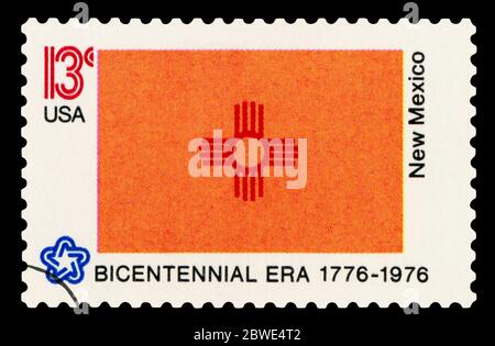 VEREINIGTE STAATEN VON AMERIKA - UM 1976: Eine Briefmarke, die in den USA gedruckt wurde und New Mexico gewidmet ist, um 1976. Stockfoto
