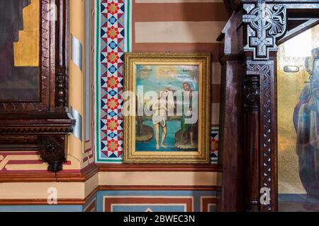 Ein kleines Gemälde von Jesus gesegnet. Eines der Kunstwerke in der Nikolaikirche in Vilnius, Litauen. Stockfoto