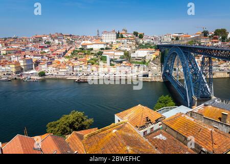 Porto, Wahrzeichen Brücke und Stadtbild. Portugal, Europa Stockfoto
