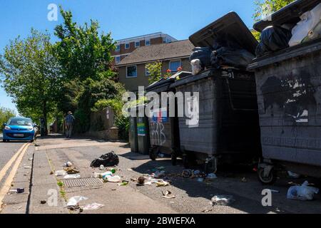 Abfall- und Abfallüberlauf in Brighton, Großbritannien Stockfoto