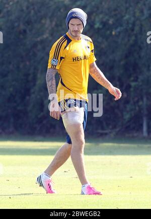 David Beckham hat Eis auf seine Leistengegend von einer Trainerin während einer Los Angeles Galaxy Trainingseinheit angewendet. David kamen die Söhne Romeo und Cruz, Carson, Kalifornien, hinzu.21. November 2012 Stockfoto