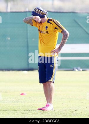 David Beckham hat Eis auf seine Leistengegend von einer Trainerin während einer Los Angeles Galaxy Trainingseinheit angewendet. David kamen die Söhne Romeo und Cruz, Carson, Kalifornien, hinzu.21. November 2012 Stockfoto