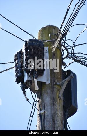 Die Oberseite eines BT Telegraph Mastes mit Verteilungspunkten Stockfoto