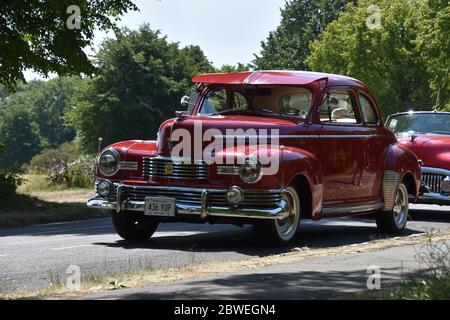 Ein klassisches rotes Oldtimer 1946-1947 Nash Stockfoto