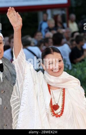 VENEDIG, ITALIEN - SEPTEMBER 01: Carla Fracci nimmt an der Eröffnungsfeier und der Premiere des "Schwarzen Schwans" während des 67. Filmfestivals in Venedig Teil Stockfoto