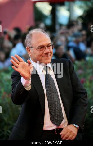 VENEDIG, ITALIEN - SEPTEMBER 01: Carlo Verdone nimmt an der Eröffnungsfeier und der Premiere des "Schwarzen Schwans" während des 67. Filmfestivals in Venedig Teil Stockfoto