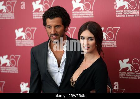 VENEDIG, ITALIEN - SEPTEMBER 06: Francesco Scianna und Paz Vega nehmen an der Fotozelle "Vallanzasca" während des 67. Filmfestivals in Venedig Teil Stockfoto