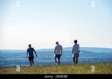 Brighton UK, 31. Mai 2020: Wandern am Chanctonbury Ring in West Sussex bei dem fabelhaften Maiwetter. Stockfoto