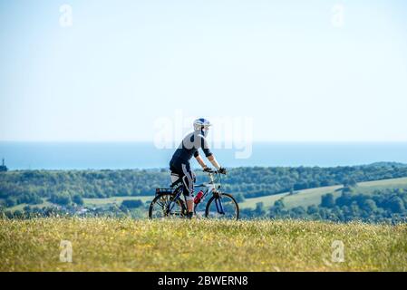 Brighton UK, 31. Mai 2020: Wandern am Chanctonbury Ring in West Sussex bei dem fabelhaften Maiwetter. Stockfoto