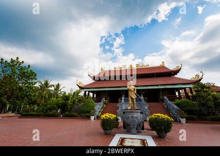 Nguyen Trung Truc Denkmal in Ganh Dau Kap, Phu Quoc Insel in Vietnam. Farbenfrohe Details. Stockfoto