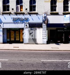 Small Independent Business Failures aufgrund der UK Coronavirus Pandemic 2020, Diese geschlossen und verladen Shop Typical erhöht Stockfoto