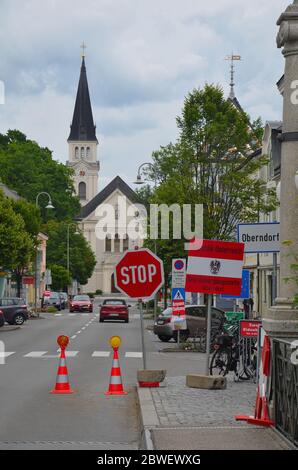 Grenzübergang zwischen Laufen und Oberndorf, Deutschland und Österreich, in Coronaviruszeit, Kontrolle, Grenzbrücke, 31.05.2020 Stockfoto