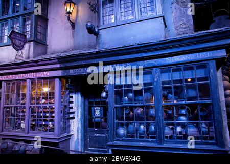 Innenaufnahmen in der Diagon Alley in der Harry Potter World Warner Bros Studio Tour Leavesden Watford, UK,Harry Potter, Studio Tour, Backstage, Objekte, Stockfoto