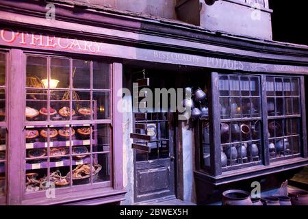 Innenaufnahmen in der Diagon Alley in der Harry Potter World Warner Bros Studio Tour Leavesden Watford, UK,Harry Potter, Studio Tour, Backstage, Objekte, Stockfoto