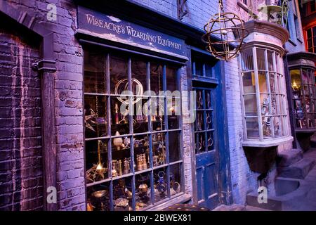 Innenaufnahmen in der Diagon Alley in der Harry Potter World Warner Bros Studio Tour Leavesden Watford, UK,Harry Potter, Studio Tour, Backstage, Objekte, Stockfoto