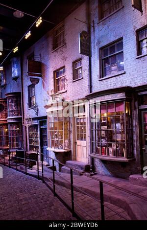 Innenaufnahmen in der Diagon Alley in der Harry Potter World Warner Bros Studio Tour Leavesden Watford, UK,Harry Potter, Studio Tour, Backstage, Objekte, Stockfoto