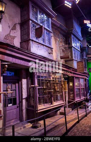 Innenaufnahmen in der Diagon Alley in der Harry Potter World Warner Bros Studio Tour Leavesden Watford, UK,Harry Potter, Studio Tour, Backstage, Objekte, Stockfoto