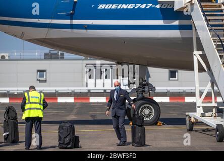 CargoLogicAir-Flug CLU 5694 landet am Prestwick Airport mit einer Lieferung von NHS-medizinischen Hilfsgütern und PSA aus China, da Schottland in Phase 1 des Plans der schottischen Regierung geht, die Sperre schrittweise zu heben. Stockfoto