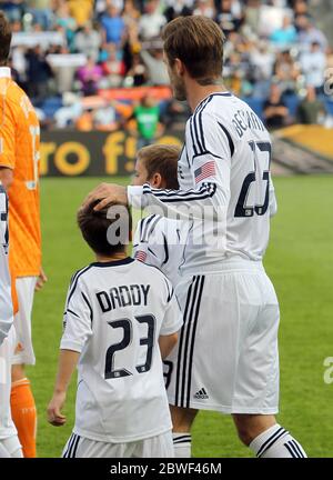 David Beckham feiert Los Angeles Galaxy gewinnen den MLS Cup im Home Depot Center mit einem 3-1 Sieg über Houston Dynamo. David wurde von seinen Jungs Brooklyn, Romeo und Cruz für die Feierlichkeiten, Cason, Kalifornien. Dezember 2012 Stockfoto