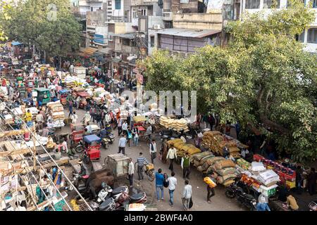 Belebte Straße in Old Delhi, Indien Stockfoto