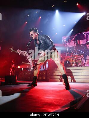 2013-11-16, Innsbruck, Österreich: Andreas Gabalier tritt bei einem Konzert in der Olympiahalle auf. Stockfoto