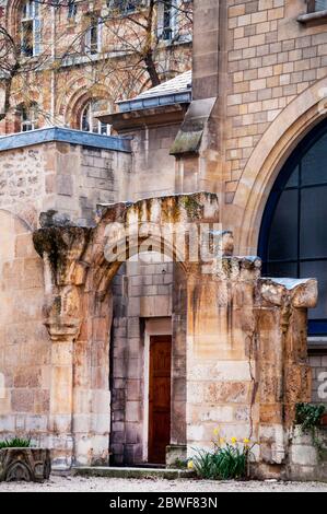 Die Kirche Saint-Séverin am linken seine-Ufer des gotischen Hofes aus dem 13. Jahrhundert, Frankreich. Stockfoto