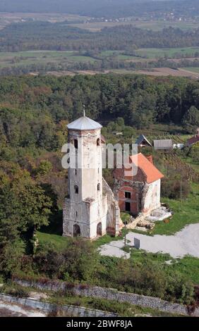 Ruinen der mittelalterlichen Kirche St. Martin in Martin Breg, Dugo Selo, Kroatien Stockfoto