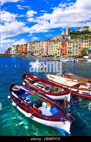 Berühmte 'Cinque terre' in Italien - schönes Portovenere Fischerdorf in Ligurien und beliebte Touristenattraktion Stockfoto