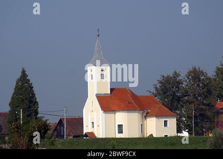 Pfarrkirche des Heiligen Martin in Lijevi Dubrovcak, Kroatien Stockfoto