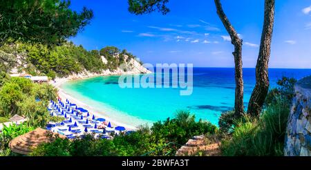 Die besten Strände Griechenlands mit der Blauen Flagge ausgezeichnet - Lemonakia mit türkisfarbenem Meer. Samos Stockfoto