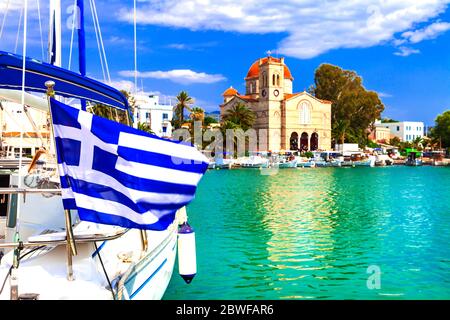 Traditionelle griechische Fischerdörfer. Aegina-Insel. Beliebtes Touristenziel Stockfoto