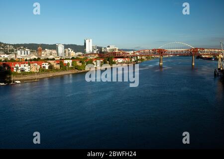 Broadway Bridge und Fremont Bridge über Willamette River, Portland, Oregon, USA Stockfoto