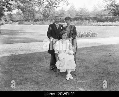 Vier königliche Generationen . Ein neues Foto im Marlborough House, London. HM King, HM Queen Alexandra und Prinzessin Mary mit ihrem Baby. 28 Juli 1923 Stockfoto