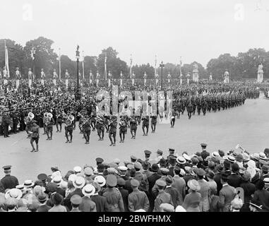 Der Große Siegeszug . Australische Truppen von ihrer militärischen Band geführt. 19 Juli 1919 Stockfoto