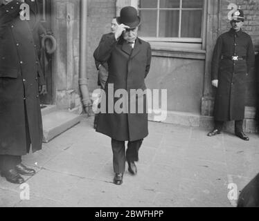 Historische Dublin Szenen . Provisorische Regierung von Südiren übernehmen die Kontrolle über Dublin Castle . Lord Fitz Alan, der Vizekönig, das Schloss nach der Zeremonie verlassen. 17. Januar 1922 Stockfoto