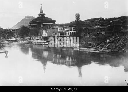 Kaschmir, Indien die Stadt Srinagar, auf dem Jhelum-Fluss. Dezember 1924 Stockfoto