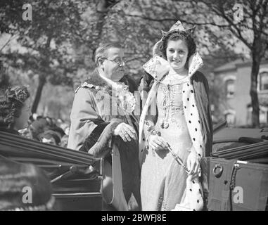 Walthamstow Karneval . Der Bürgermeister von Walthstow, Alderman H Frost J P und die Karnevalskönigin, Miss Vera Gale. Mai 1939 Stockfoto