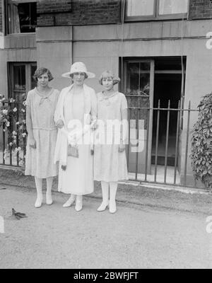 London Royal besucht Ihre Majestät die Königin von Spanien mit ihren beiden Töchtern Infantin Beatrice und Infantin Christina See im Kensington Palace , London 15 Juli 1924 Stockfoto