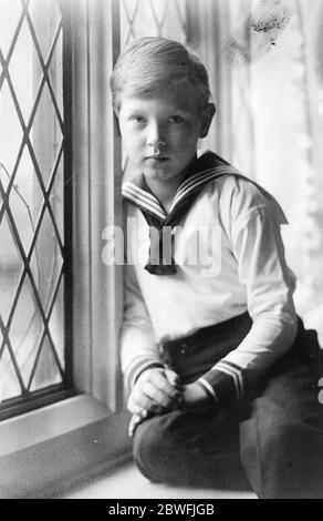 Der Junge ist der einzige Sohn von Prinz August Wilhelm, dem vierten Sohn des kaisers 14. Februar 1924, der Kaiser ist der einzige Sohn von Prinz Alexander Ferdinand von Preußen, der ehemalige deutsche Kaiser ' s Lieblingsenkel, der in Doorn angekommen ist, wo er mehrere Wochen bleiben wird Stockfoto