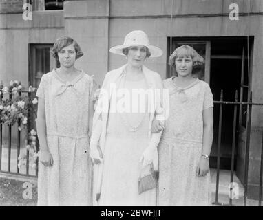 London Royal besucht Ihre Majestät die Königin von Spanien mit ihren beiden Töchtern Infantin Beatrice und Infantin Christina See im Kensington Palace , London 15 Juli 1924 Stockfoto