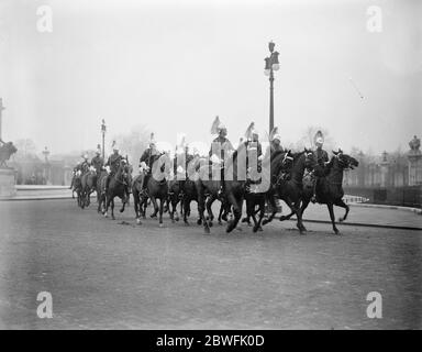 Königliche Hochzeit Probe Haushalt Kavallerie vorbei an der Mall , London 21 Februar 1922 Stockfoto