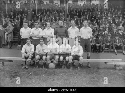 Internationales Vereinsspiel bei Maidstone Englamd gegen Irland die englische Mannschaft 7 November 1925 Stockfoto