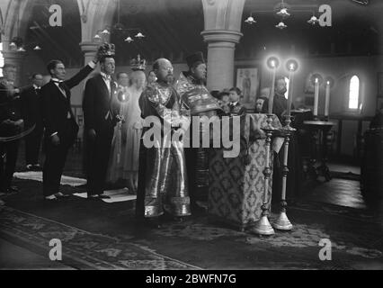 Hochzeit die Ehe fand in der Russischen Kirche, Buckingham Palace Road, und danach in St.. Paul ' s Knightsbridge, von M V Molokhovetz mit Miss L E Billiard Leake. Hochzeitszeremonie in der russischen Kirche 14. Januar 1926 Stockfoto