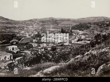 Foto von Francis Frith, von seiner Reise nach Ägypten, Palästina und den weiteren Heiligen Ländern im Jahr 1857 - Nazareth aus dem Nordwesten. Stockfoto